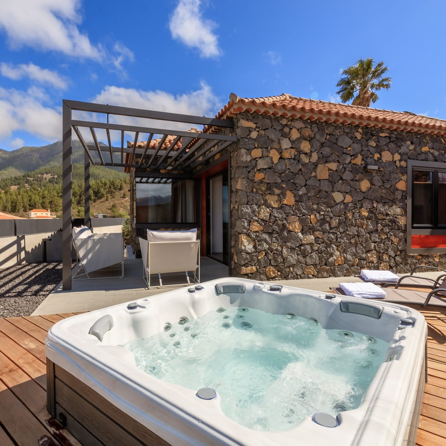 Llombet Home
